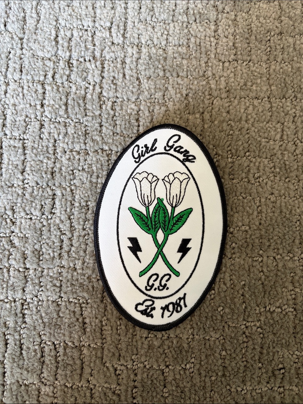 Embroidered Oval Flower Patch - White, Green, Black. Kate Nash, tour 2018/2019.